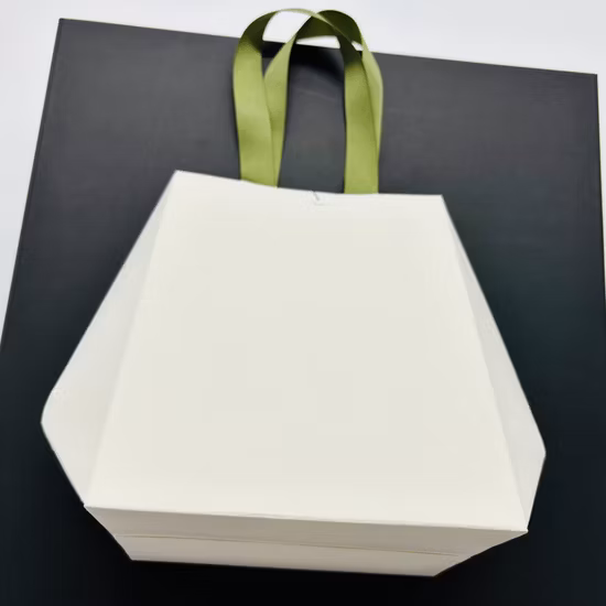 Campione gratuito FDA/UE Borsa per il trasporto di generi alimentari regalo per ristoranti in carta kraft riciclata al 100% su misura